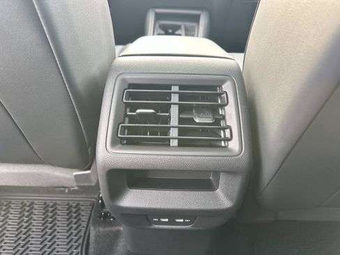 New 2026 Volkswagen Tiguan SE image 15