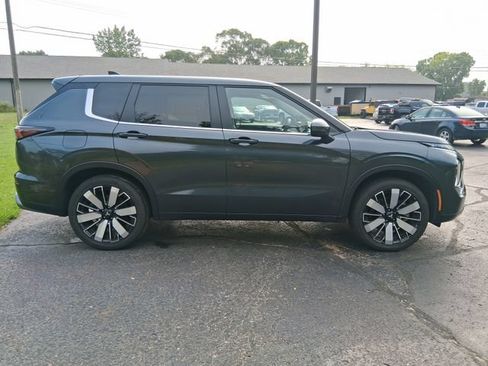 Used 2025 Mitsubishi Outlander AWD image 6