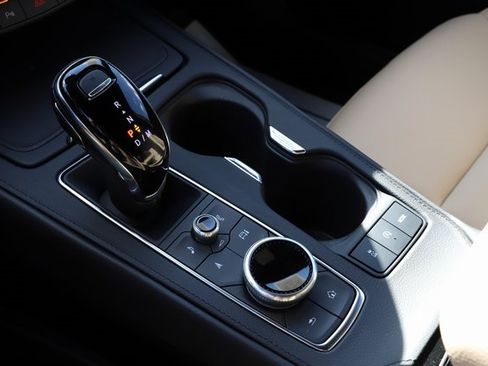 Used 2024 Cadillac XT4 Luxury w/ Cold Weather Package image 27