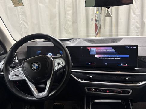 Used 2023 BMW X7 xDrive40i w/ Executive Package AWD/4WD image 3