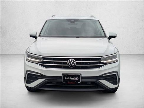 Used 2022 Volkswagen Tiguan SE FWD image 2