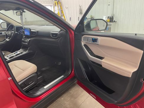 Used 2022 Ford Explorer Limited w/ Class IV Trailer Tow Package image 32