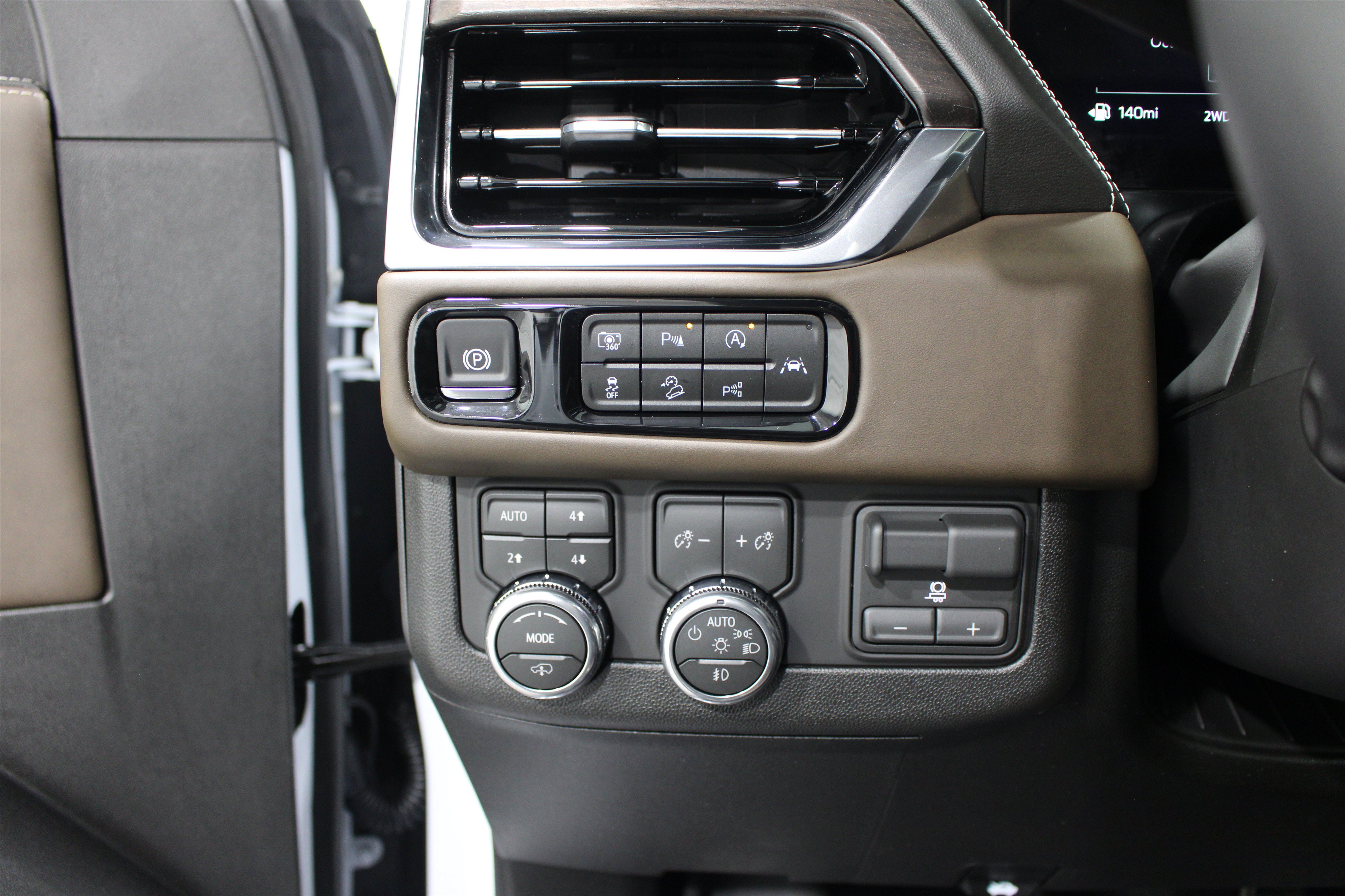 Used 2026 GMC Yukon Denali Ultimate AWD/4WD image 9