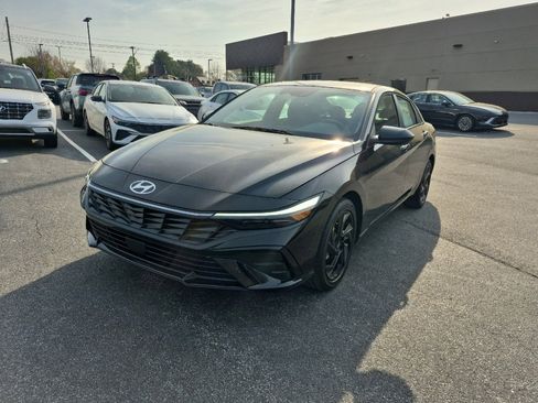 New 2026 Hyundai Elantra SEL Sport Premium image 3