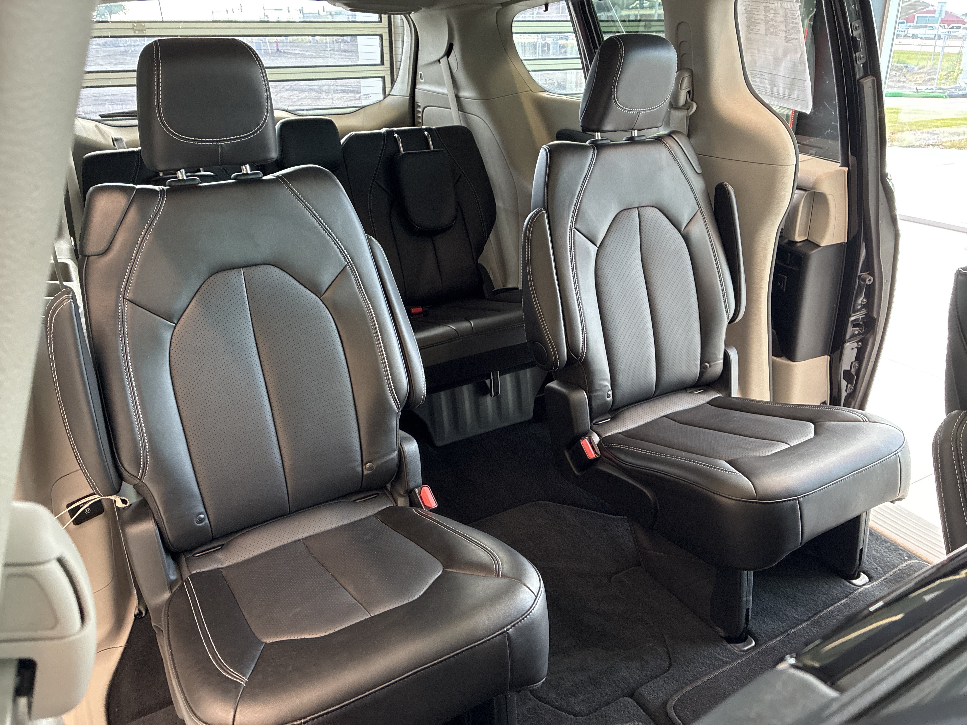 Certified 2024 Chrysler Pacifica Touring-L w/ Uconnect Theater Family Group AWD/4WD image 15