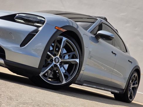 Used 2021 Porsche Taycan 4S AWD/4WD image 9