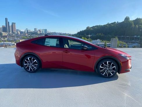 New 2026 Toyota Prius Plug-In Hybrid FWD image 3