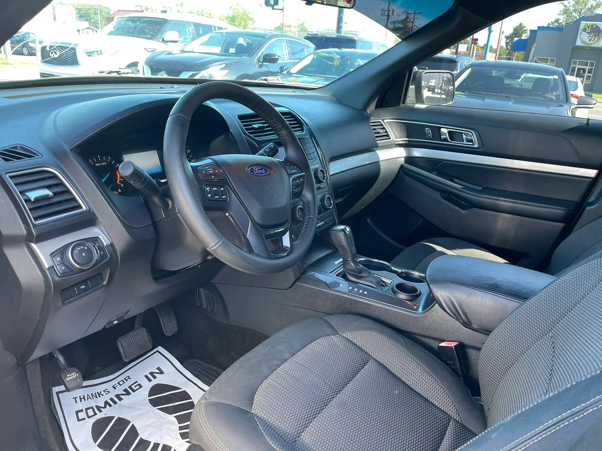 Used 2016 Ford Explorer XLT FWD image 8