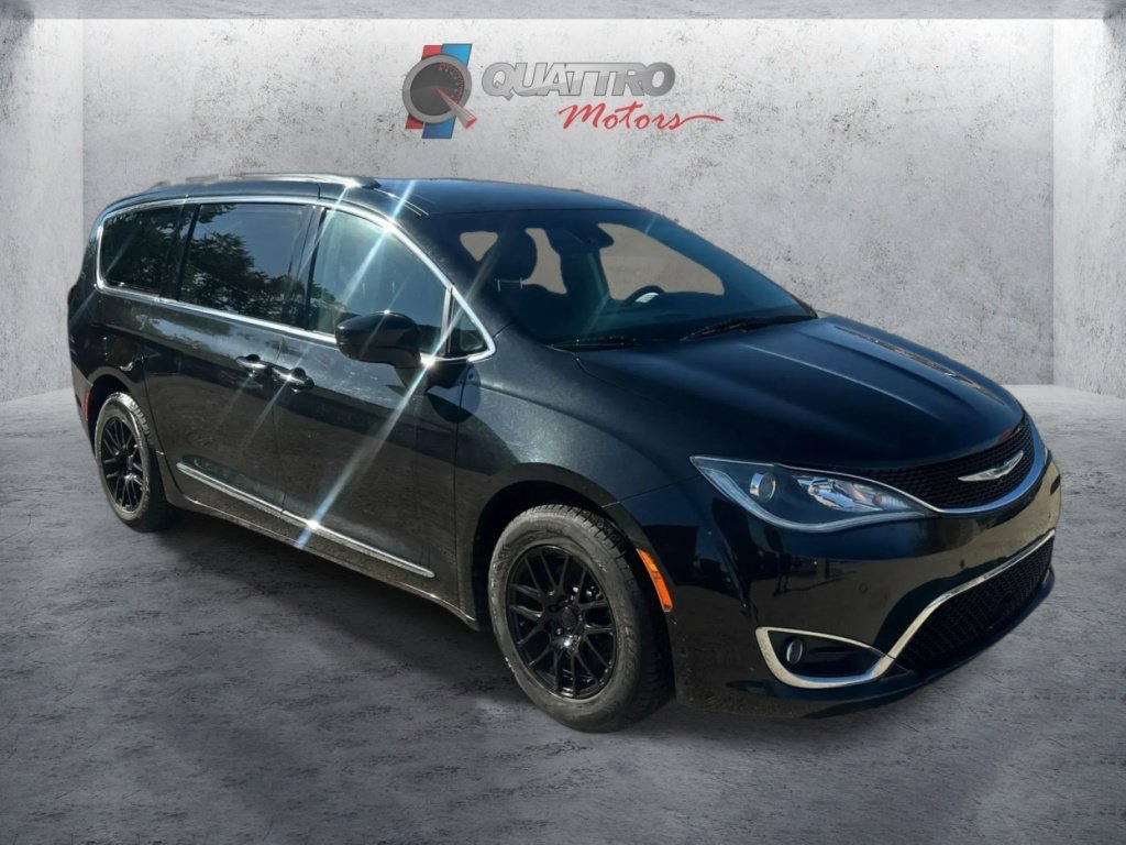 Used 2017 Chrysler Pacifica Touring-L Plus w/ Advanced Safetytec Group FWD image 8