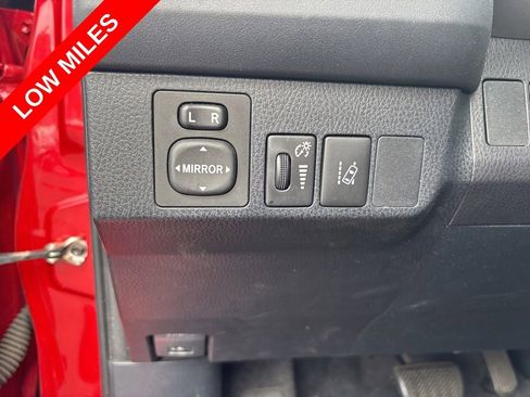 Used 2017 Toyota RAV4 LE FWD image 18