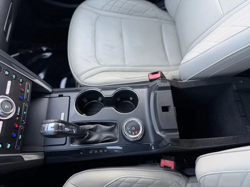 Used 2018 Ford Explorer Platinum image 40