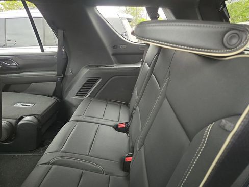 Certified 2023 GMC Yukon SLT w/ SLT Premium Package AWD/4WD image 9