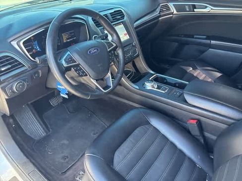 Used 2017 Ford Fusion SE w/ Equipment Group 601A image 9