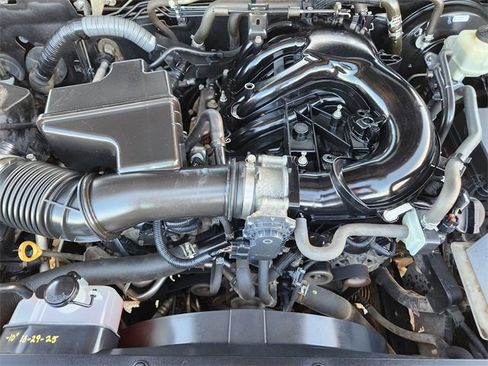 Used 2016 Toyota Tacoma SR5 w/ SR5 Appearance Package (SN) image 28