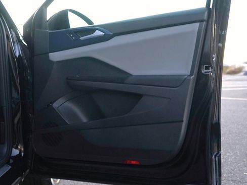 Used 2022 Volkswagen Taos SE image 28