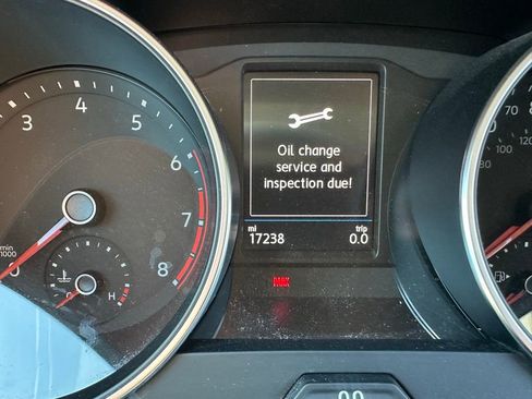 Used 2020 Volkswagen Tiguan S image 29