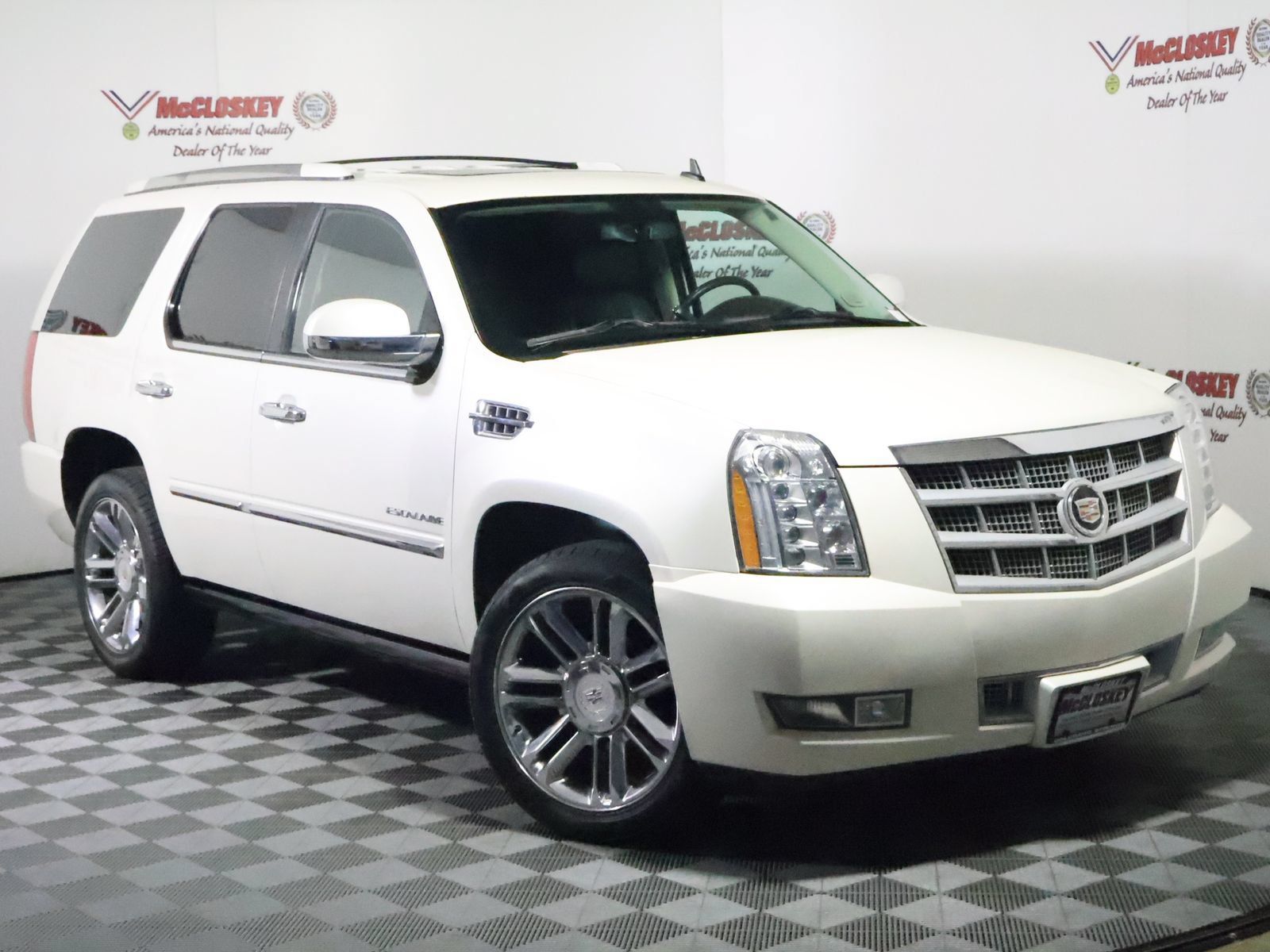 Used 2014 Cadillac Escalade Platinum AWD/4WD image 2