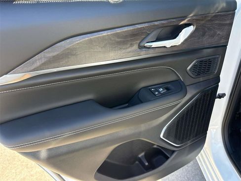 New 2025 Jeep Grand Cherokee Overland w/ Adv Protech Group III image 9