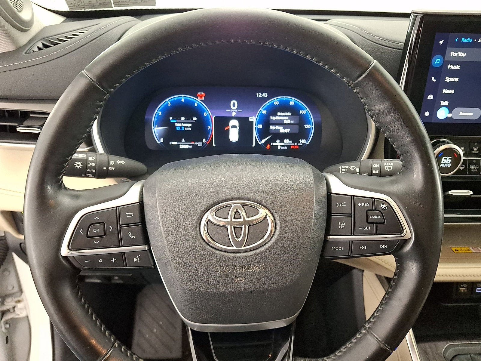 Used 2023 Toyota Highlander Limited AWD/4WD image 8