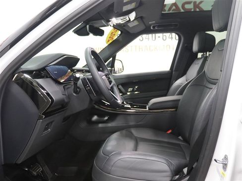 Used 2024 Land Rover Range Rover Sport SE image 8
