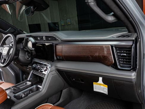 Used 2026 GMC Sierra 3500 Denali Ultimate image 18