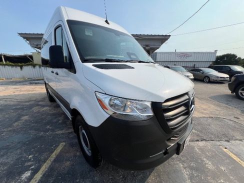 Used 2025 Mercedes-Benz Sprinter 2500 image 3