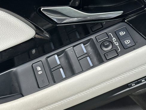 Used 2023 Land Rover Range Rover Evoque SE image 14