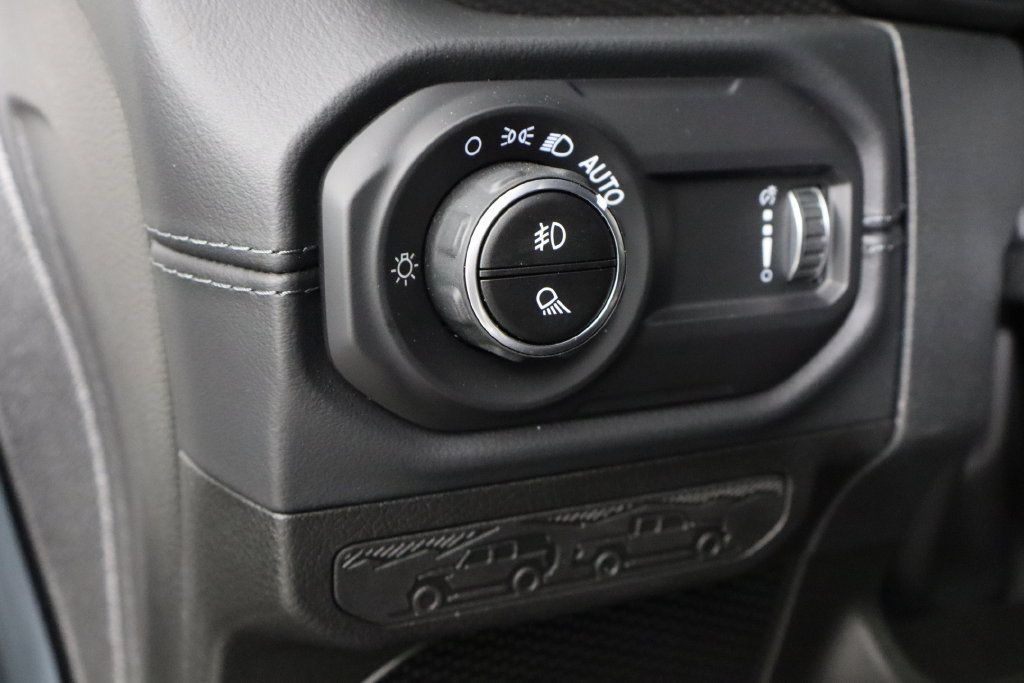 Used 2026 Jeep Gladiator Rubicon w/ Safety Group AWD/4WD image 16