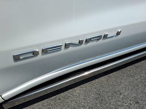 Used 2022 GMC Sierra 1500 Denali w/ Denali Premium Package AWD/4WD image 11