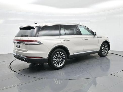 Used 2023 Lincoln Aviator Reserve w/ Equipment Group 201A image 7
