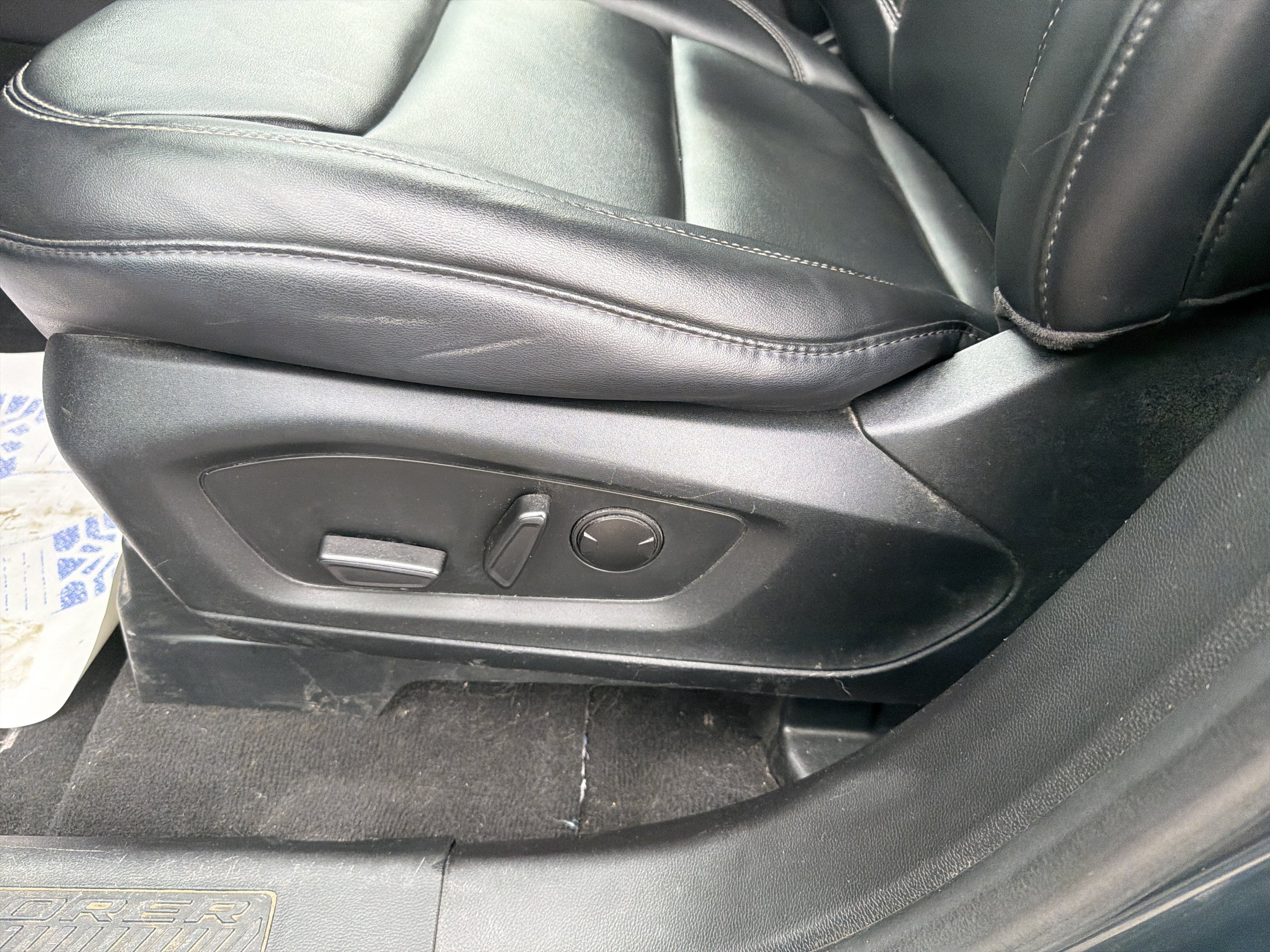 Used 2023 Ford Explorer XLT w/ Equipment Group 202A AWD/4WD image 16