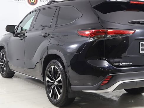 Used 2022 Toyota Highlander XSE image 25