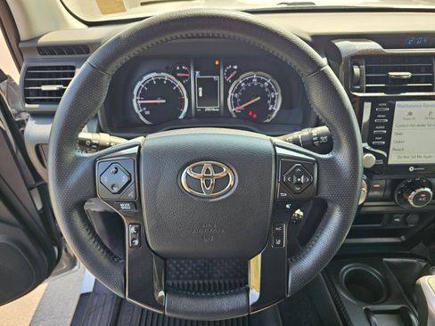 Used 2022 Toyota 4Runner TRD Off-Road AWD/4WD image 22