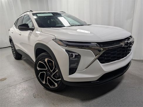 New 2026 Chevrolet Trax RS image 2