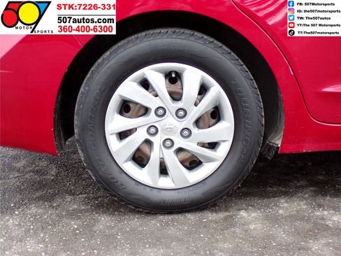 Used 2017 Hyundai Elantra SE image 33