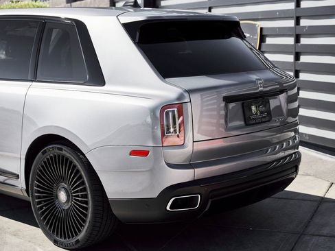 Used 2023 Rolls-Royce Cullinan AWD/4WD image 12