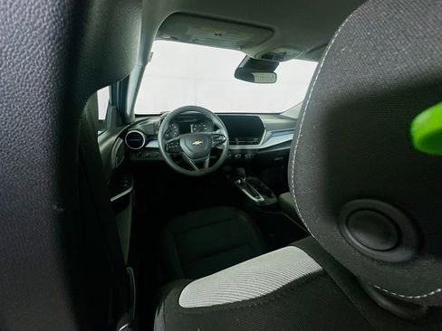 Used 2025 Chevrolet Trax LS image 26