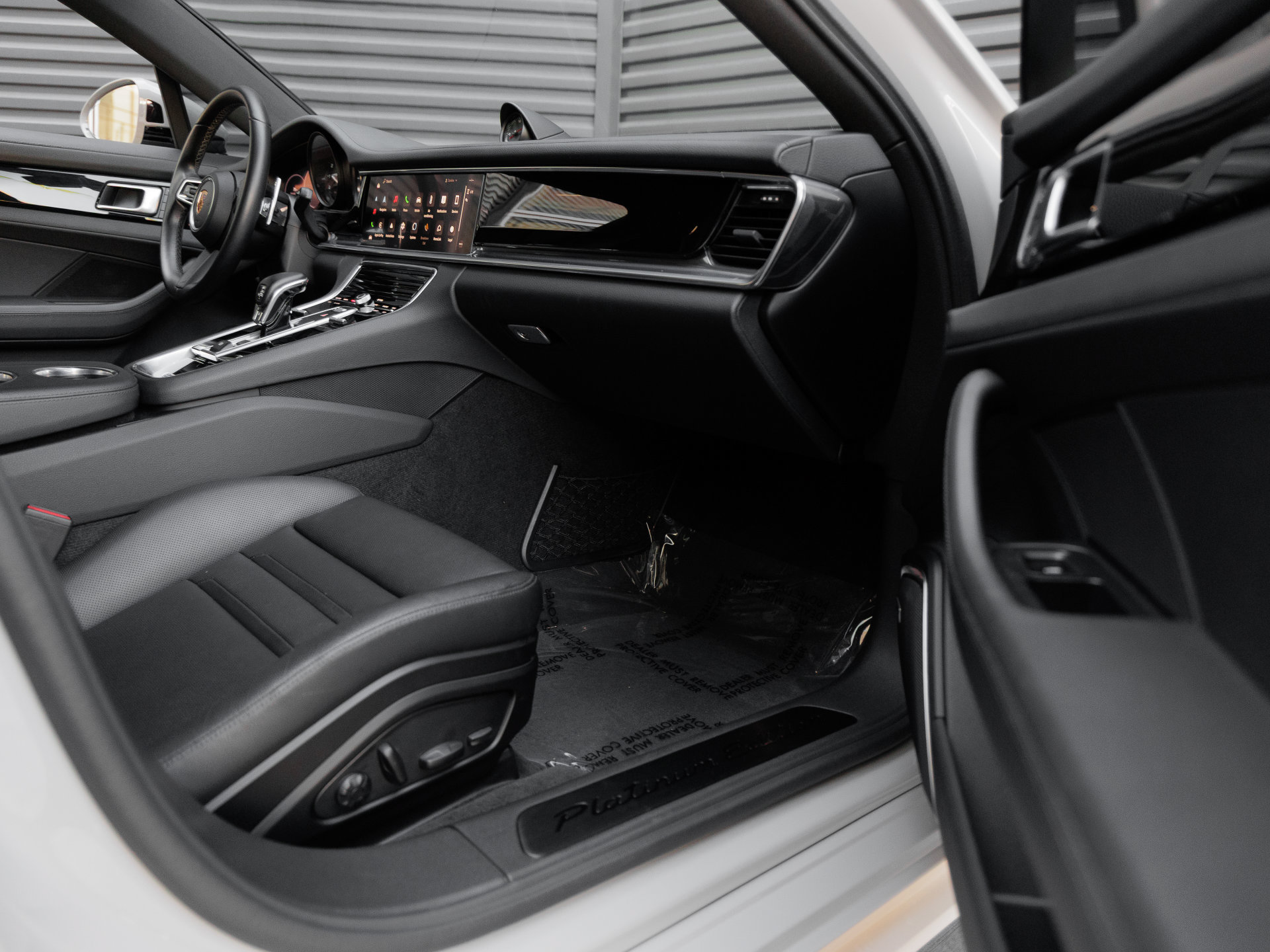 Certified 2023 Porsche Panamera Platinum Edition RWD image 35