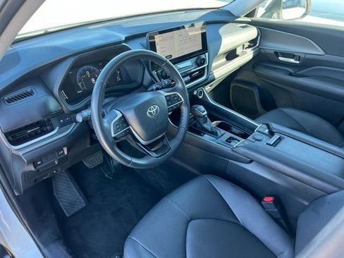 Certified 2024 Toyota Grand Highlander XLE image 11