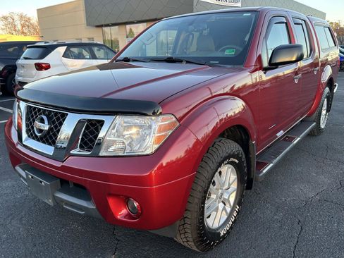 Used 2020 Nissan Frontier SV image 2