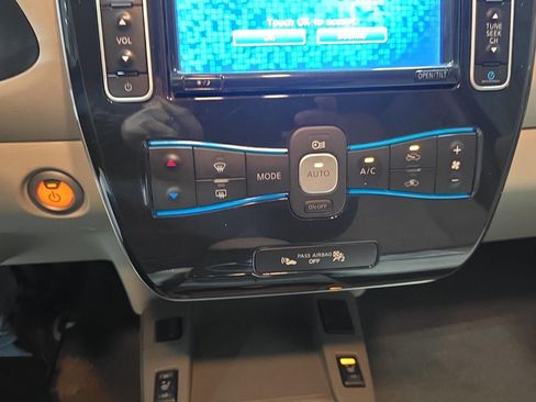 Used 2012 Nissan Leaf SL image 17