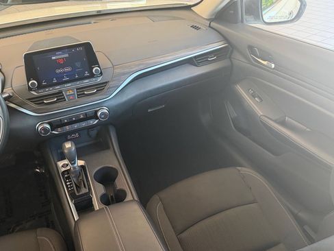 Used 2025 Nissan Altima 2.5 SV FWD image 33