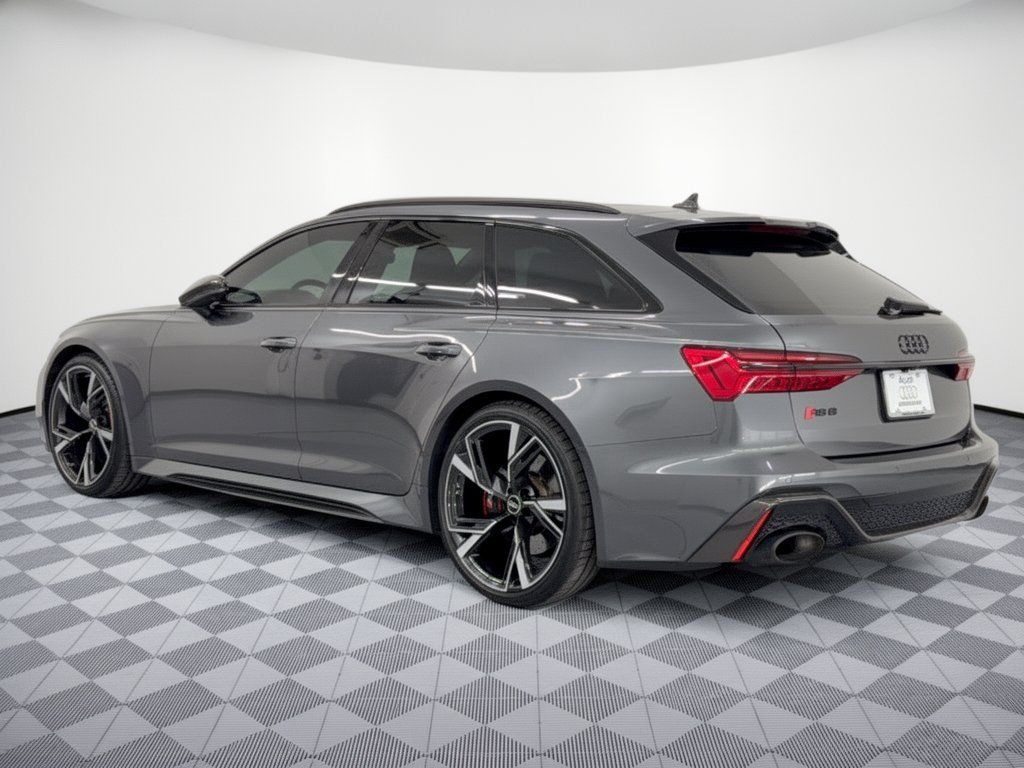 Used 2022 Audi RS 6 AWD/4WD image 3