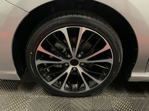 Used 2019 Toyota Camry SE w/ Carpet Mat Package image 11
