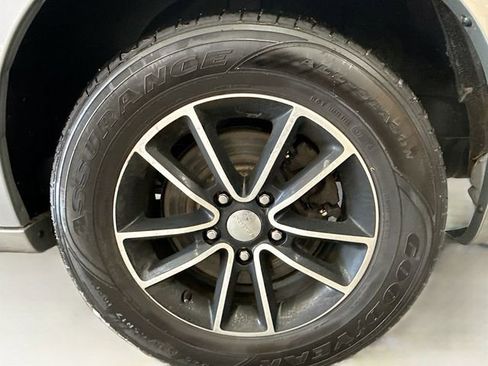 Used 2015 Dodge Grand Caravan SXT image 30