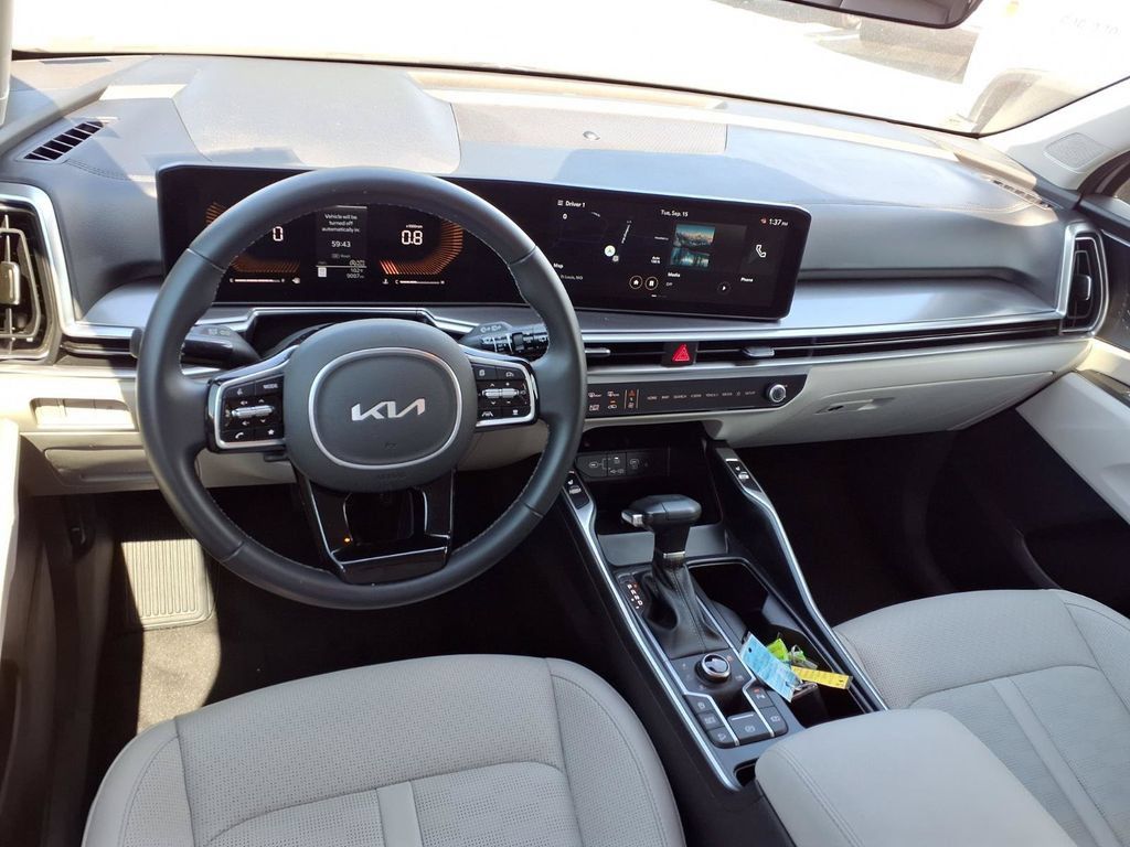 Used 2025 Kia Sorento S AWD/4WD image 7