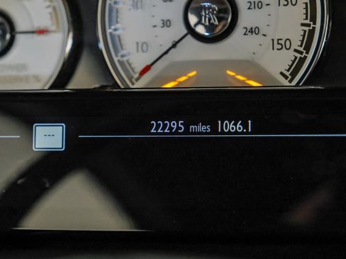 Used 2018 Rolls-Royce Wraith image 17