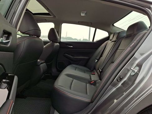 Used 2023 Nissan Altima 2.5 SR w/ SR Premium Package AWD/4WD image 13