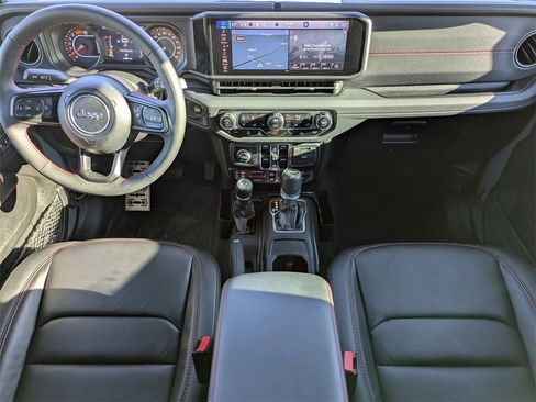 Used 2024 Jeep Wrangler Unlimited Rubicon image 18