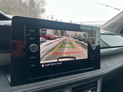 New 2026 Volkswagen Taos SE image 10